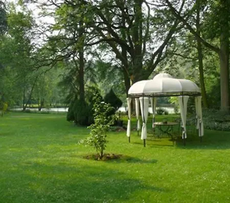 ベッド・アンド・ブレックファスト Manoir De La Peylouse Saint-Venant